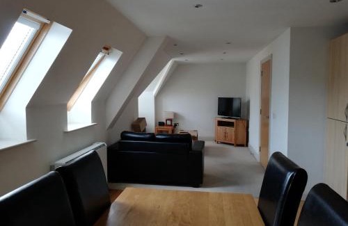 Newbury Apartment | Exclusive Pelican House: Contemporary Stay with Child-Friendly Amenities