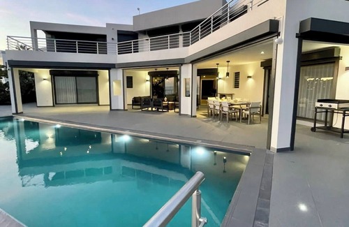 Cole Bay Villa | Experience Paradise at Pelican Key Beach Villa