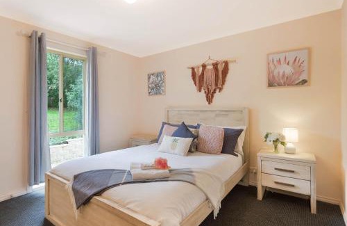 Merimbula House | Welcoming Pelican Lake Holiday House: Pet & Child Friendly