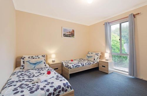 Merimbula House | Welcoming Pelican Lake Holiday House: Pet & Child Friendly