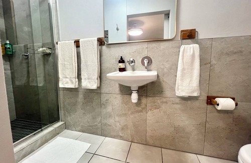 Sedgefield House | Pelican Lodge: Family-Friendly Retreat with Pool & Dining