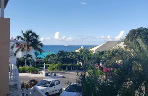 Pelican Key Apartment | Pelican Pearl: Family-Friendly Oceanfront Escape Awaits