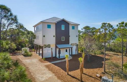 Plantation House | Pelican Point- New construction- Sleeps 11- Pool