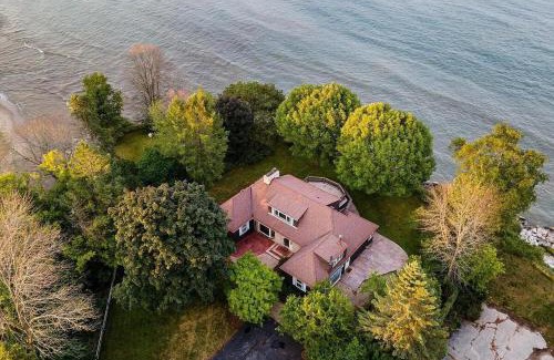 Sheboygan House | Pelican Point - Private Retreat