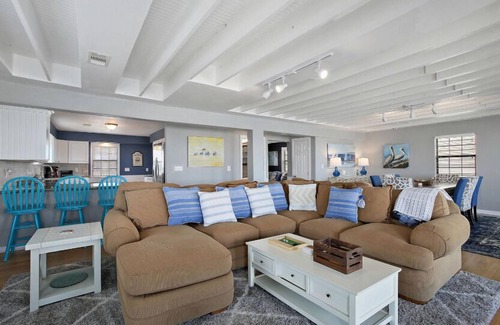 Seabrook House | Pelican's Landing-Waterfront Home Close To Kemah Boardwalk!
