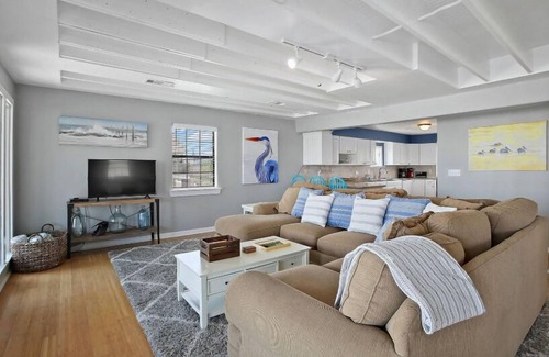 Seabrook House | Pelican's Landing-Waterfront Home Close To Kemah Boardwalk!