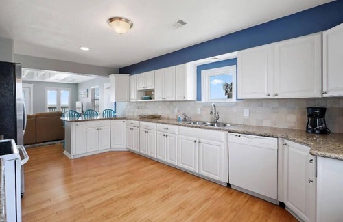 Seabrook House | Pelican's Landing-Waterfront Home Close To Kemah Boardwalk!
