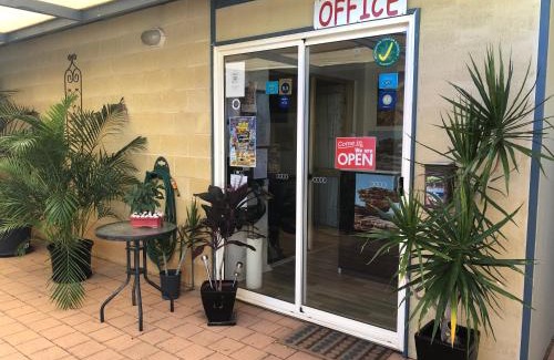 Kalbarri Hotel | Pelican's Nest: Family-Friendly Retreat with Kitchen Access