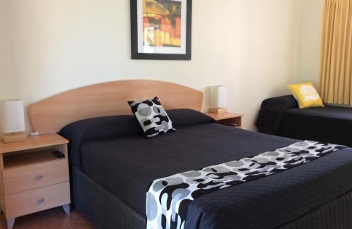 Kalbarri Hotel | Pelican's Nest: Family-Friendly Retreat with Kitchen Access
