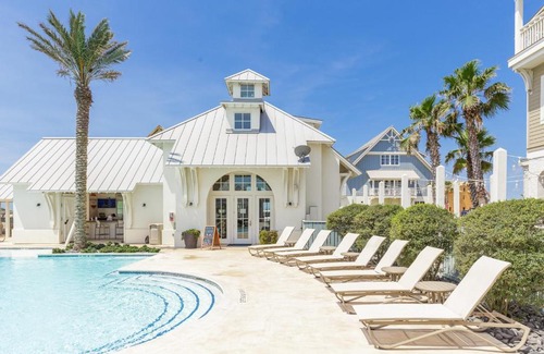 Port Aransas House | Discover Pelican's Perch at Palmilla Beach with Pool Access