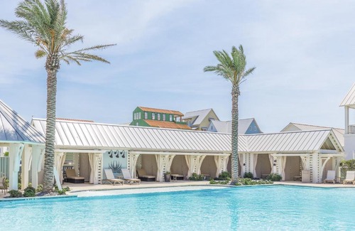 Port Aransas House | Discover Pelican's Perch at Palmilla Beach with Pool Access