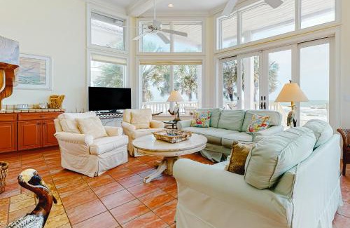 East End House | Relax at Pelican's Perch: Oceanfront, Pet-Friendly Retreat