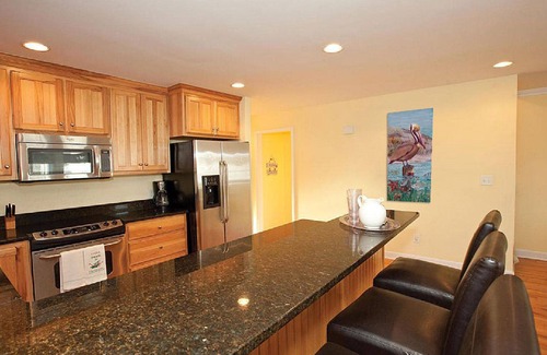Kure Beach Condo | Pelican's Retreat: Steps to Beach, Pier & Dining Awaits