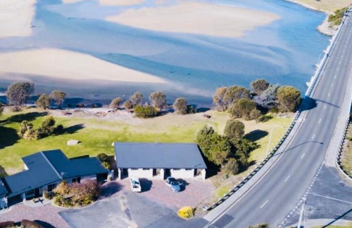 Scamander Hotel | Oceanfront Retreat at Pelican Sands Scamander Awaits