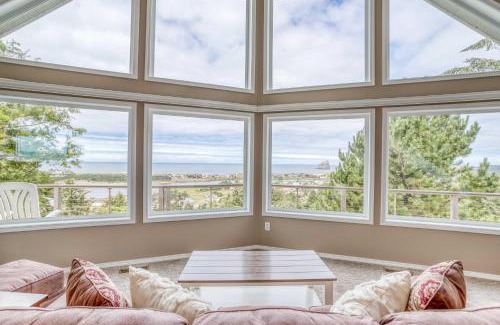 Pacific City House | Pelican Villa: 4-Star Family-Friendly Retreat with Breakfast