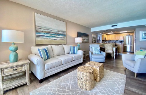Thomas Drive Condo | Beachfront 1-Bedroom Condo with Spectacular Ocean Views