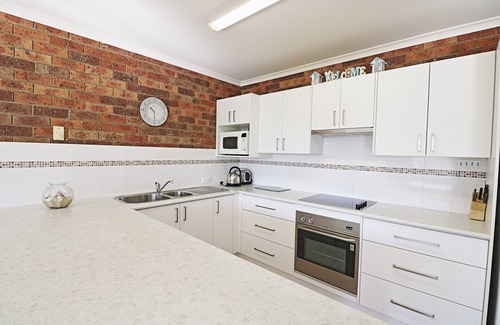 Merimbula Apartment | Ideal Pelican Waters Unit 2: Family-Friendly Comfort Awaits
