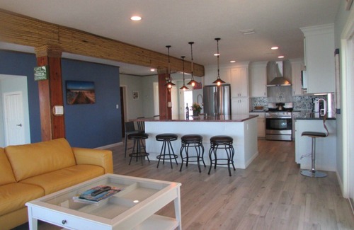 Clear Lake Shores House | Discover Kemah Boardwalk Pelicans Landing Rentals - 9.8/10!