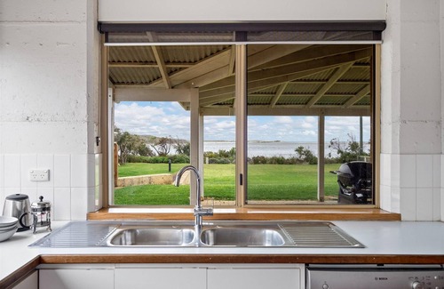 Augusta House | Pelicans View – Riverside Retreat by the Blackwood River - Pelicans View – Riverside Retreat by the Blackwood River