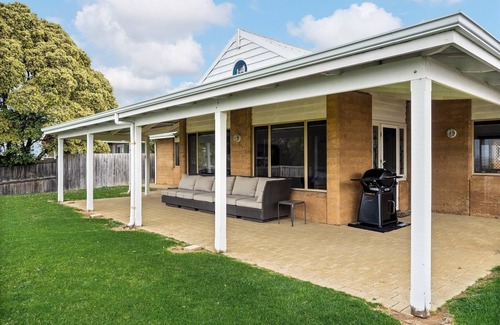Augusta House | Pelicans View – Riverside Retreat by the Blackwood River - Pelicans View – Riverside Retreat by the Blackwood River