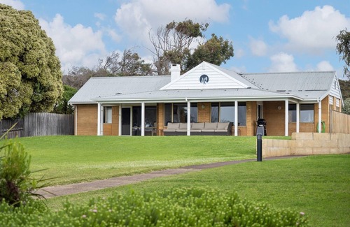 Augusta House | Pelicans View – Riverside Retreat by the Blackwood River - Pelicans View – Riverside Retreat by the Blackwood River