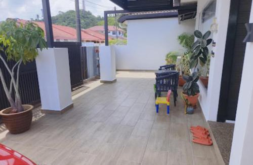 Miri Villa | Guest Rated: Pelita Commercial Centre Homestay with Hot Tub