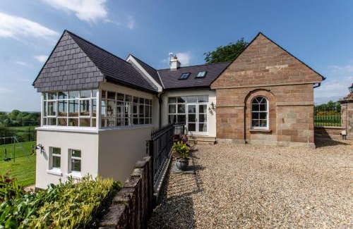 Dungiven House | Family-Friendly Stay at Pellipar Gatelodge - 4 Stars, Rated 10/10