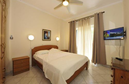 Korithion Villa | Peloponeese CORINTHOS SEASIDE VILLA FOR SHORT RENT