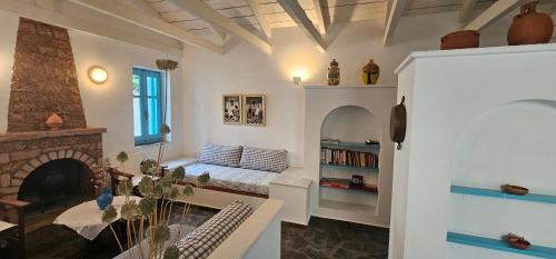 Egira Villa | Discover Peloponnese Hideout - Traditional Stone House Retreat