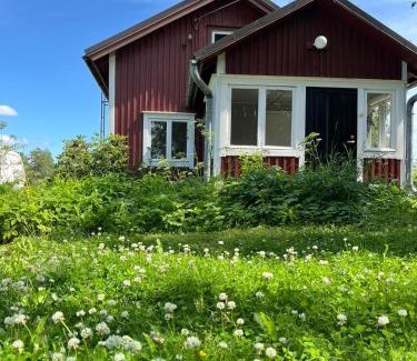 Salo Ski Chalet | Pet-Friendly Retreat at Peltosaaren Luomulammastila