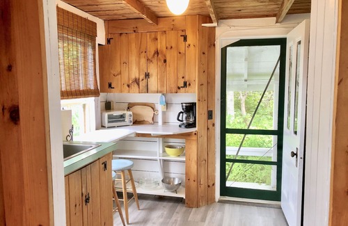 Pemaquid Point House | Pet-Friendly Pemaquid Point Cottage Steps from Lighthouse
