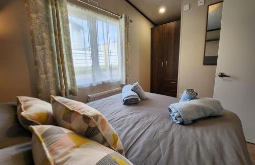 Holworth Resort | Dog-Friendly Pemberton Avon Pitch 30 Caravan Park Retreat