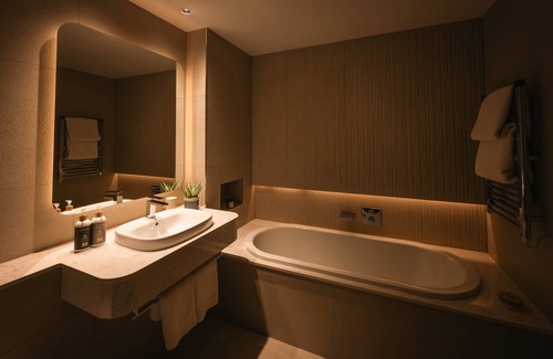 Kilkenny City Centre Hotel | Discover Pembroke Hotel: 4-Star Stay with Spa & Dining