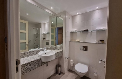 Kilkenny City Centre Hotel | Discover Pembroke Hotel: 4-Star Stay with Spa & Dining