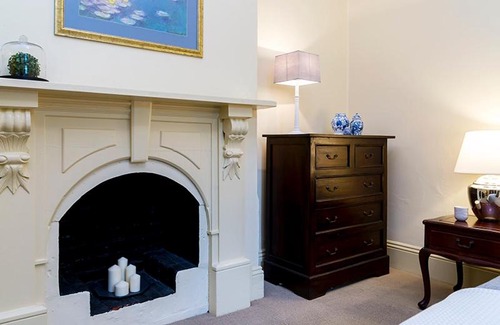 Angaston Bed & Breakfast | Explore Pembury Cottage: 4-Star Pet-Friendly Retreat