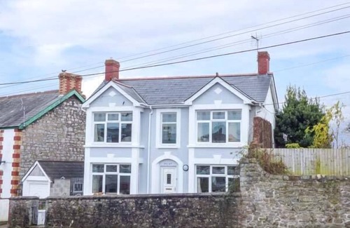 Vale of Glamorgan Cottage | Oceanfront Getaway at Pen Hill with Perfect 10 Rating