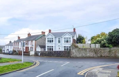 Vale of Glamorgan Cottage | Oceanfront Getaway at Pen Hill with Perfect 10 Rating