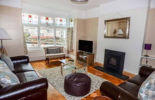 Vale of Glamorgan Cottage | Oceanfront Getaway at Pen Hill with Perfect 10 Rating