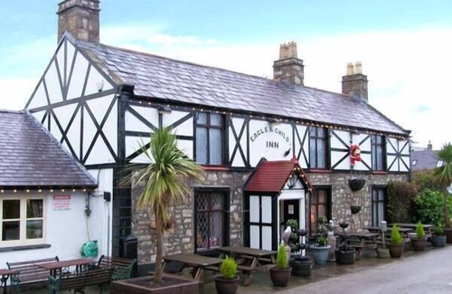 Gwaenysgor Near Prestatyn Cottage | Top-Rated Family Retreat at Pen y Parc with Breakfast