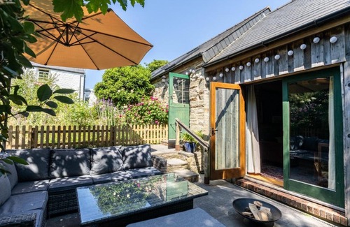 Cardigan House | Family-Friendly Retreat at Penbanc Bach for Memorable Stays