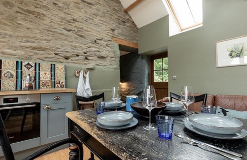 Cardigan House | Family-Friendly Retreat at Penbanc Bach for Memorable Stays