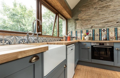 Cardigan House | Family-Friendly Retreat at Penbanc Bach for Memorable Stays