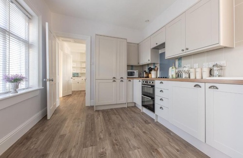 Ventnor House | Pet-Friendly Retreat at Penda Cottage for Your Getaway