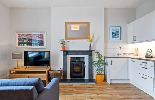 Maenporth Apartment | Bright Victorian Flat with Sea Views Near the Beach