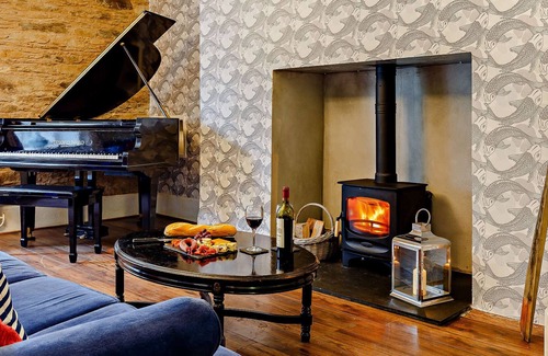 Maenporth Cottage | PENDENNIS HOUSE, pet friendly, character holiday cottage in Falmouth