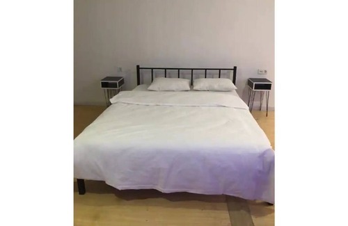 Kucukcekmece Apartment | Discover Pendik Bazaar: Family-Friendly Stay with Netflix