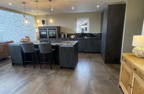 Higher Walton Cabin | Relaxing Pendle View Lodges with Spa and Hot Tub Access