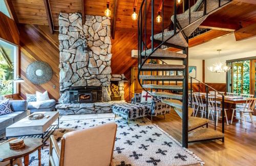 Glacier House | Experience Pendleton Pines Lodge: 4-Star Hot Tub Retreat