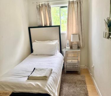 Peterborough House | Discover Pendleton Valley: Cozy Stay with Kitchen Access