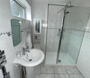 Peterborough House | Discover Pendleton Valley: Cozy Stay with Kitchen Access